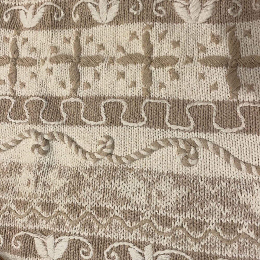 Tan Patterned sweater - Picture 6 of 6